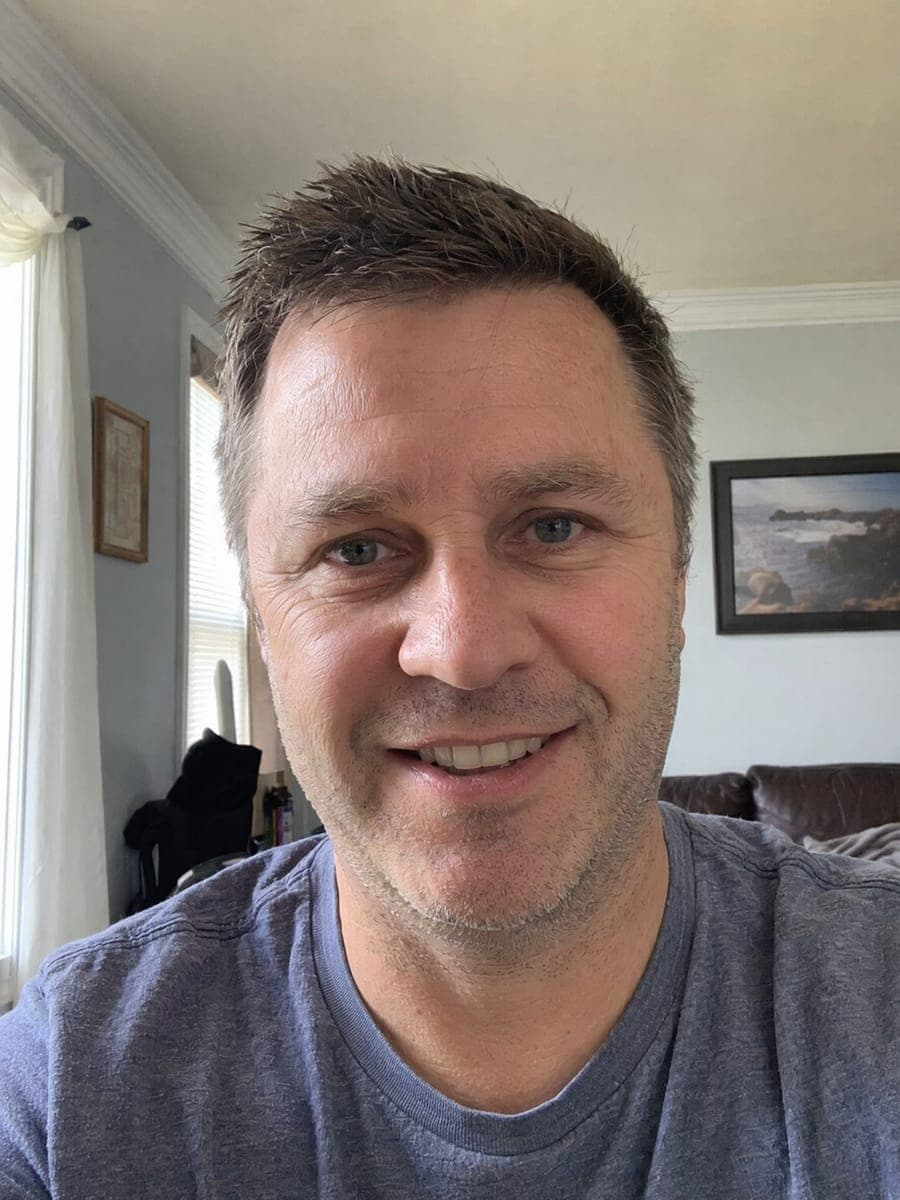 Input selfie before AI ID photo conversion — Schengen Visa — 35 × 45 mm, light gray