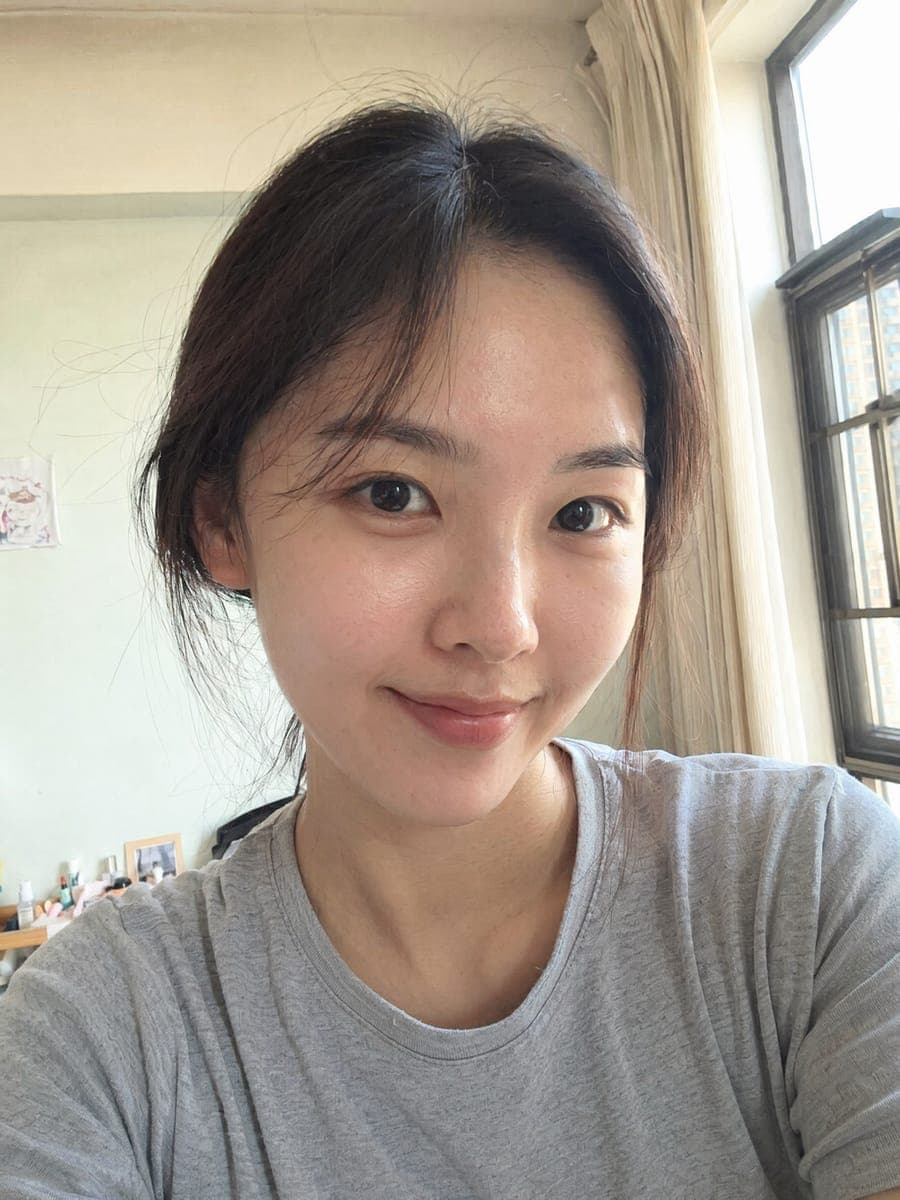 Input selfie before AI ID photo conversion — US Passport — 2 × 2 in, pure white